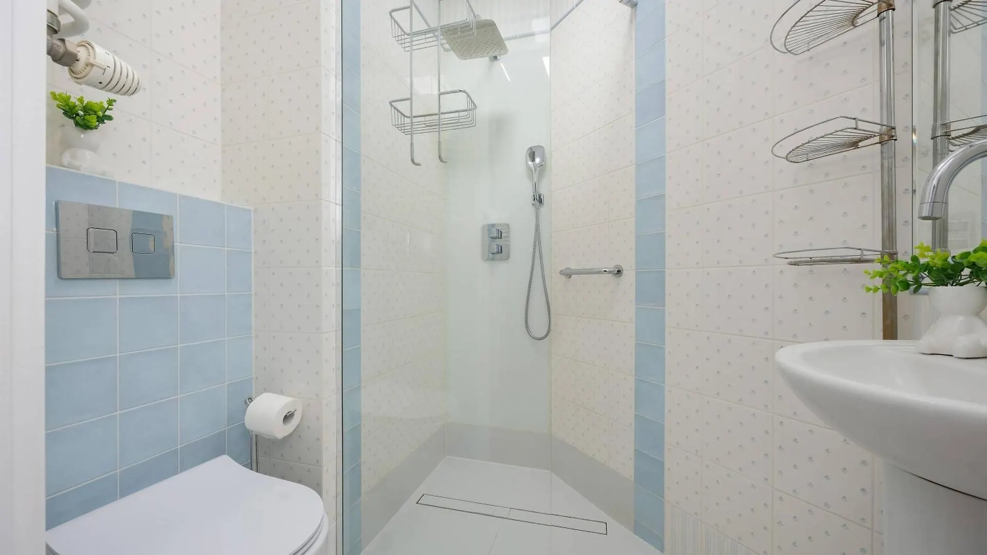 Spacious Apartment With 4 Bedrooms And Parking In Warsaw'S Ochota By Nolegi Renters 0*, Varsó