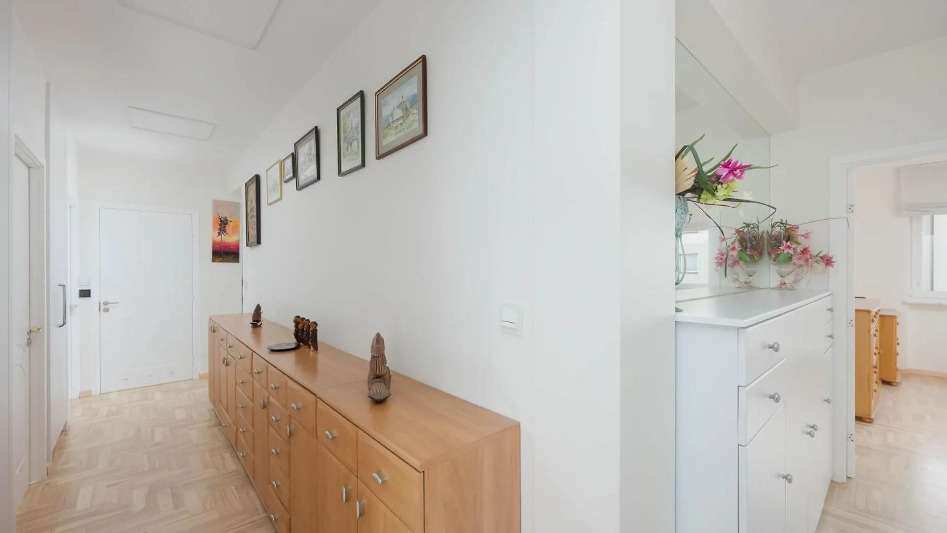 Spacious Apartment With 4 Bedrooms And Parking In Warsaw'S Ochota By Nolegi Renters
