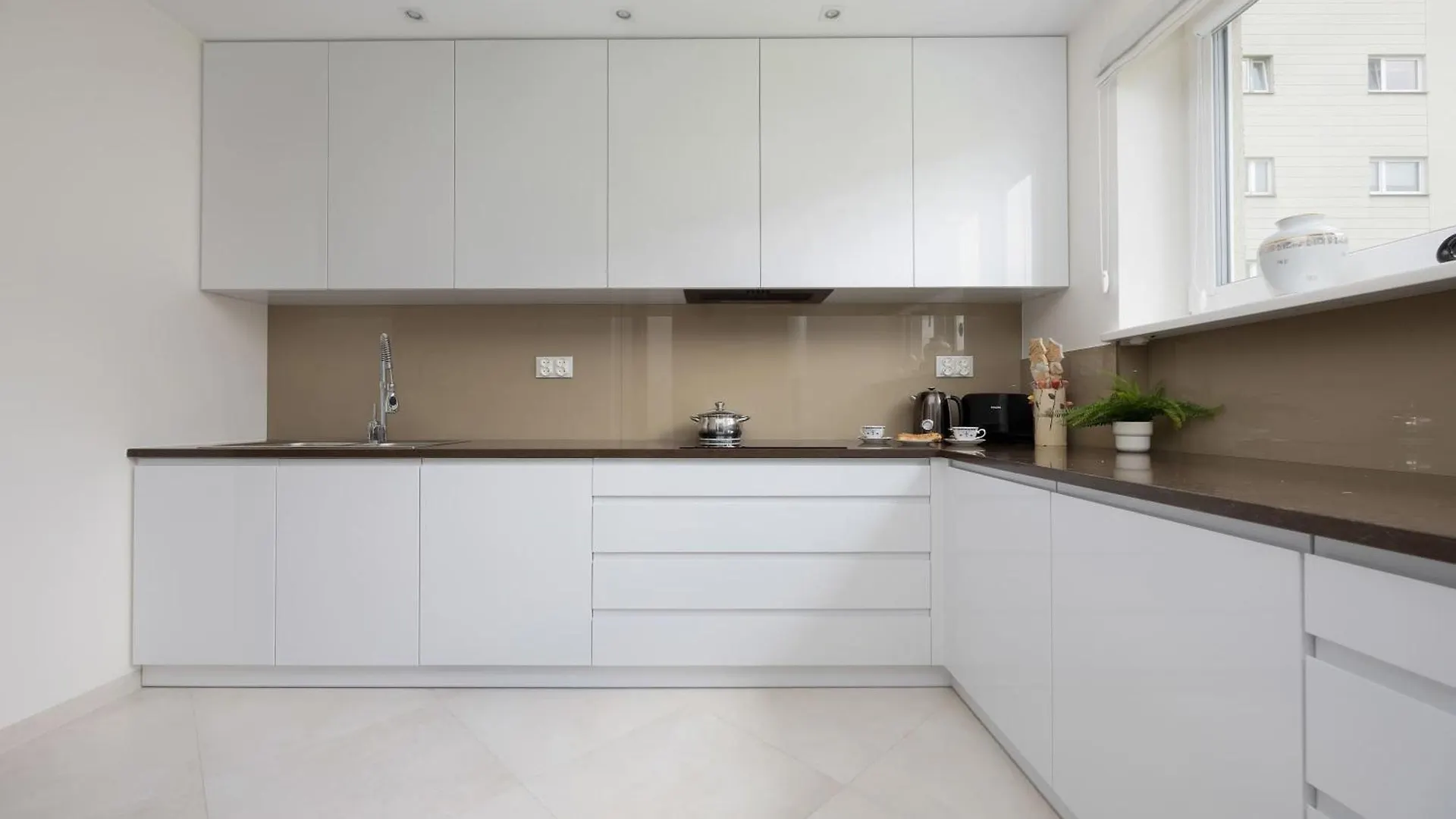 Spacious Apartment With 4 Bedrooms And Parking In Warsaw'S Ochota By Nolegi Renters Lengyelország