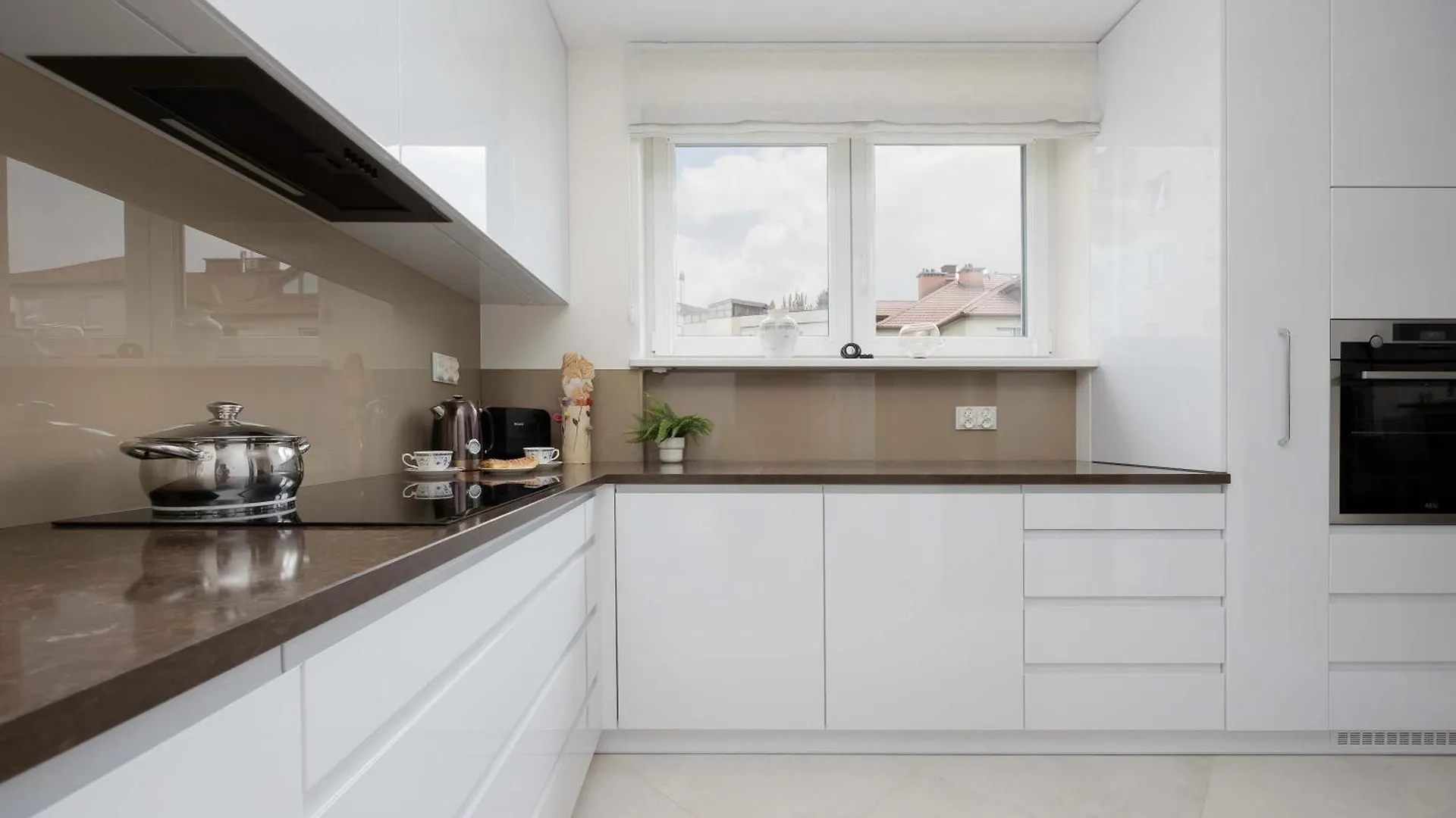 Spacious Apartment With 4 Bedrooms And Parking In Warsaw'S Ochota By Nolegi Renters 0*, Varsó Lengyelország