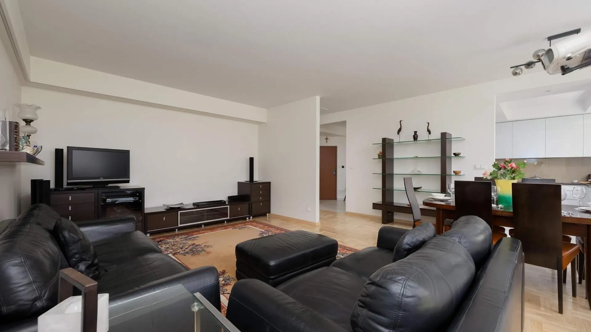 Spacious Apartment With 4 Bedrooms And Parking In Warsaw'S Ochota By Nolegi Renters Lengyelország